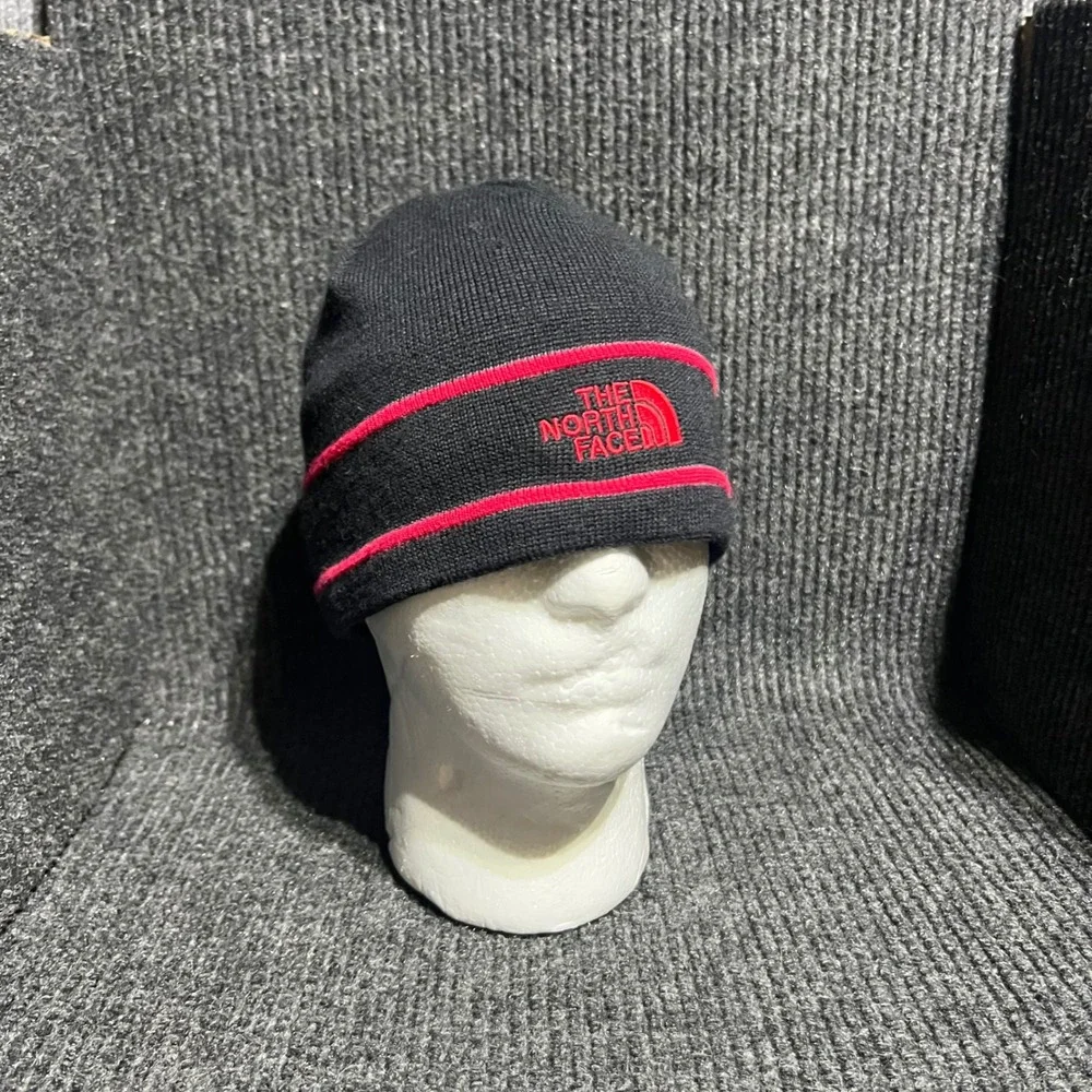 The North Face Beanie Unisex OS Black Red Striped Wool Fleece Lined Winter Hat